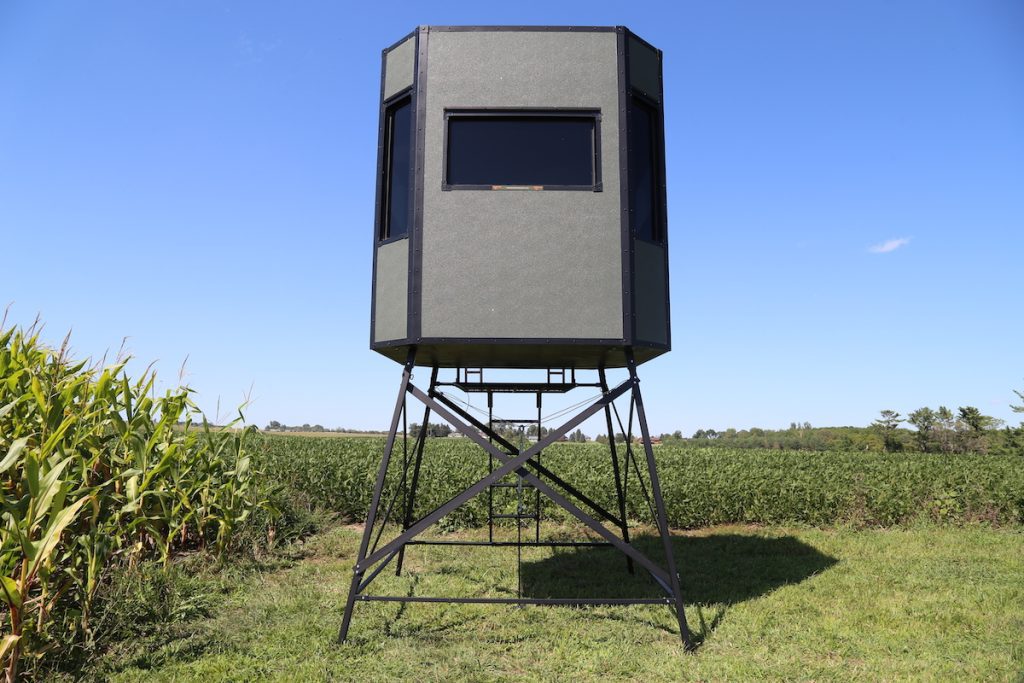Elevated hunting blind