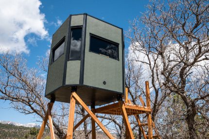 Ambush Stalker elevated on wood stand Box Blinds